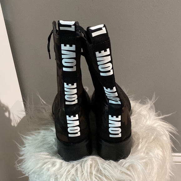 Aldo’s Camo boots - Picture 2 of 5